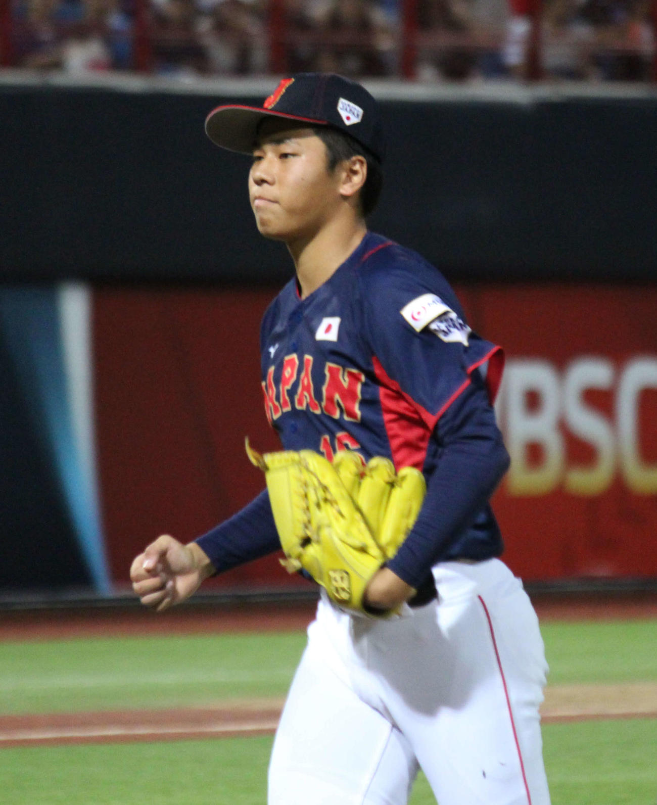 日本対台湾　5回に登板した日本・安田は無失点に抑えてガッツポーズ（撮影・保坂恭子）