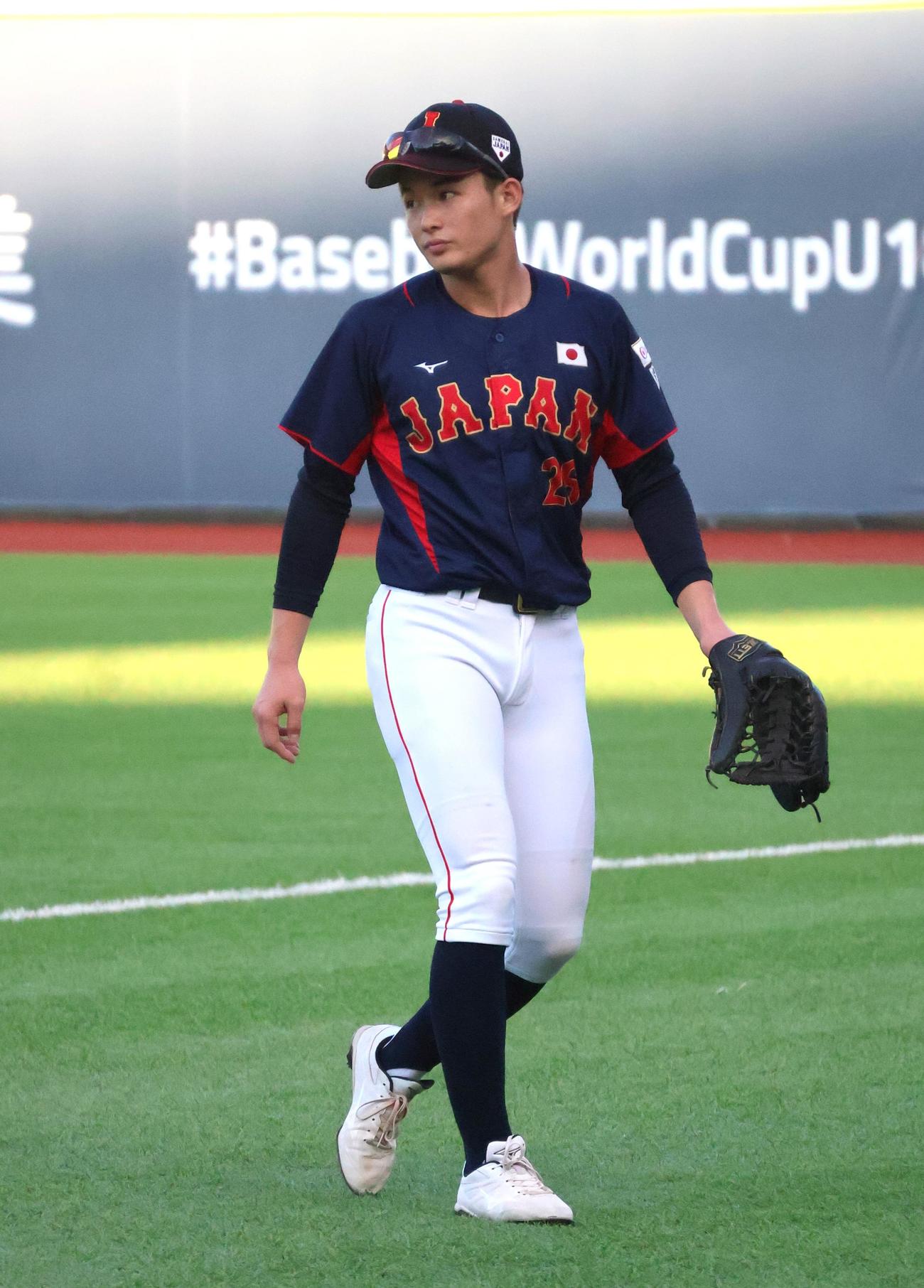 習にサングラスで参加した丸田（撮影・柏原誠）