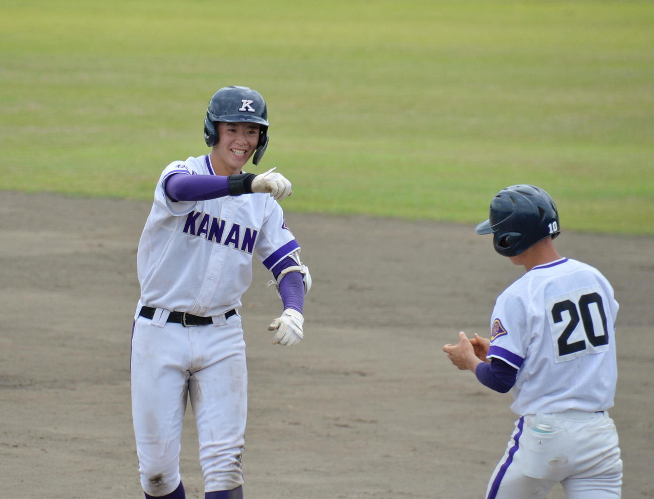 6回、先制2点適時打を放った吉田大はガッツポーズ