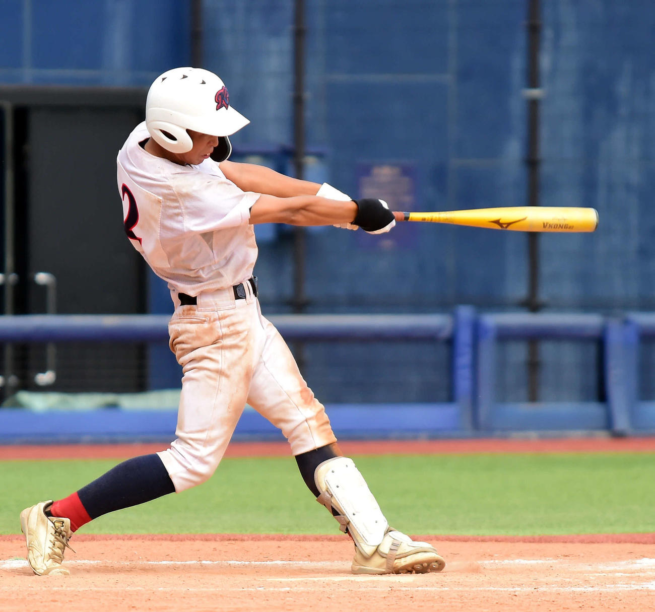 9回表1死二塁、逆転の左越え三塁打を放った開志学園・山浦