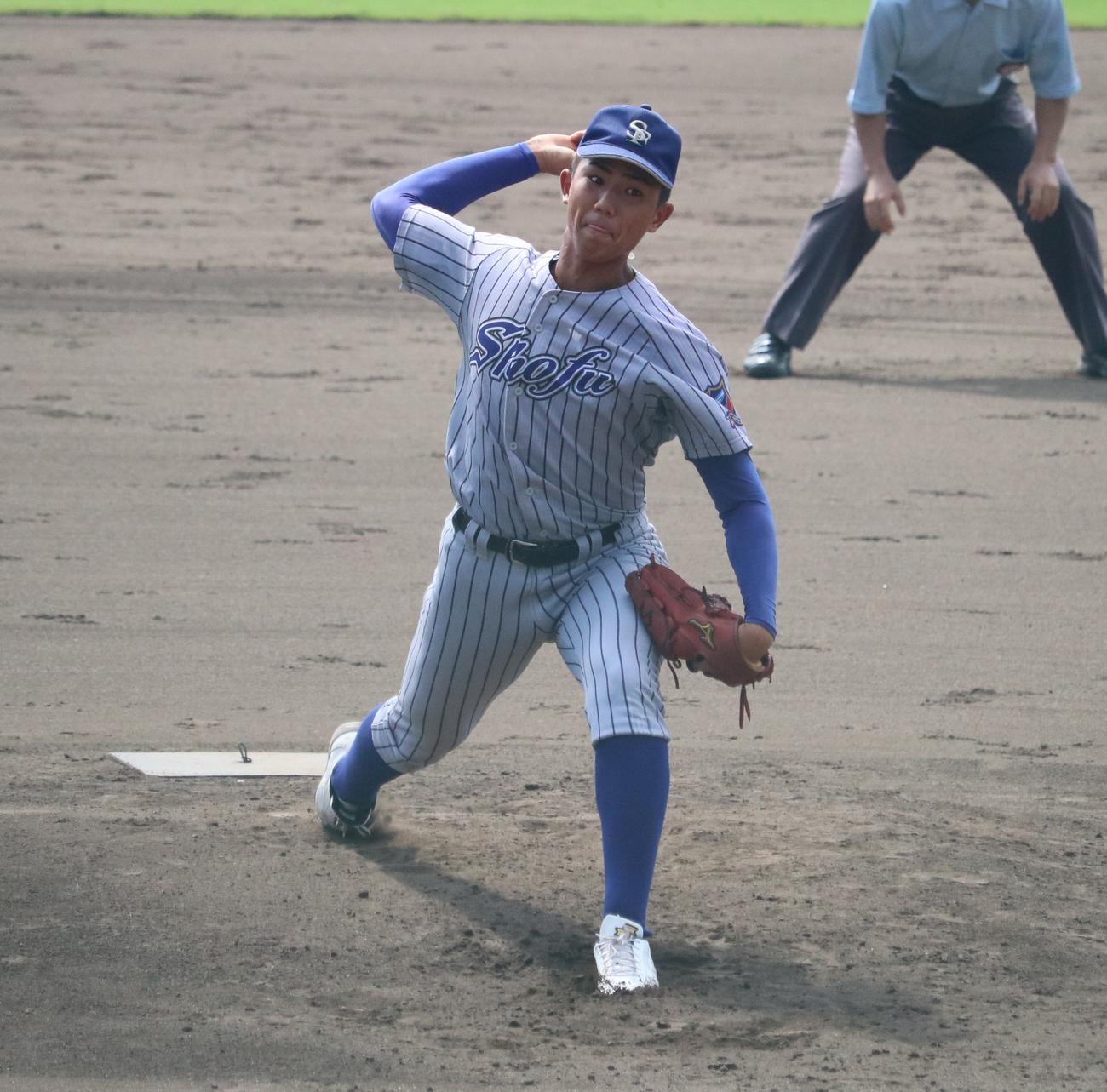 須磨翔風対市西宮　須磨翔風先発の槙野遥斗（撮影・林亮佑）