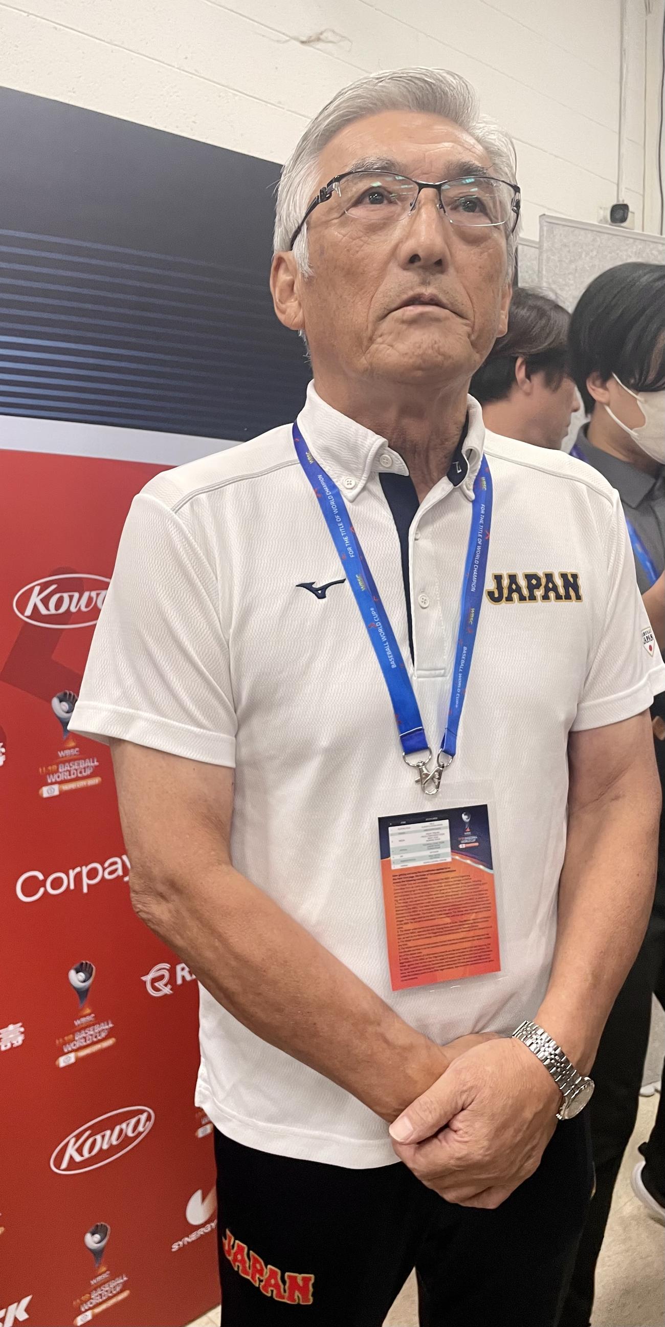 日本対台湾　小林の出場ができなくなった件について説明する日本・北村団長（撮影・保坂恭子）