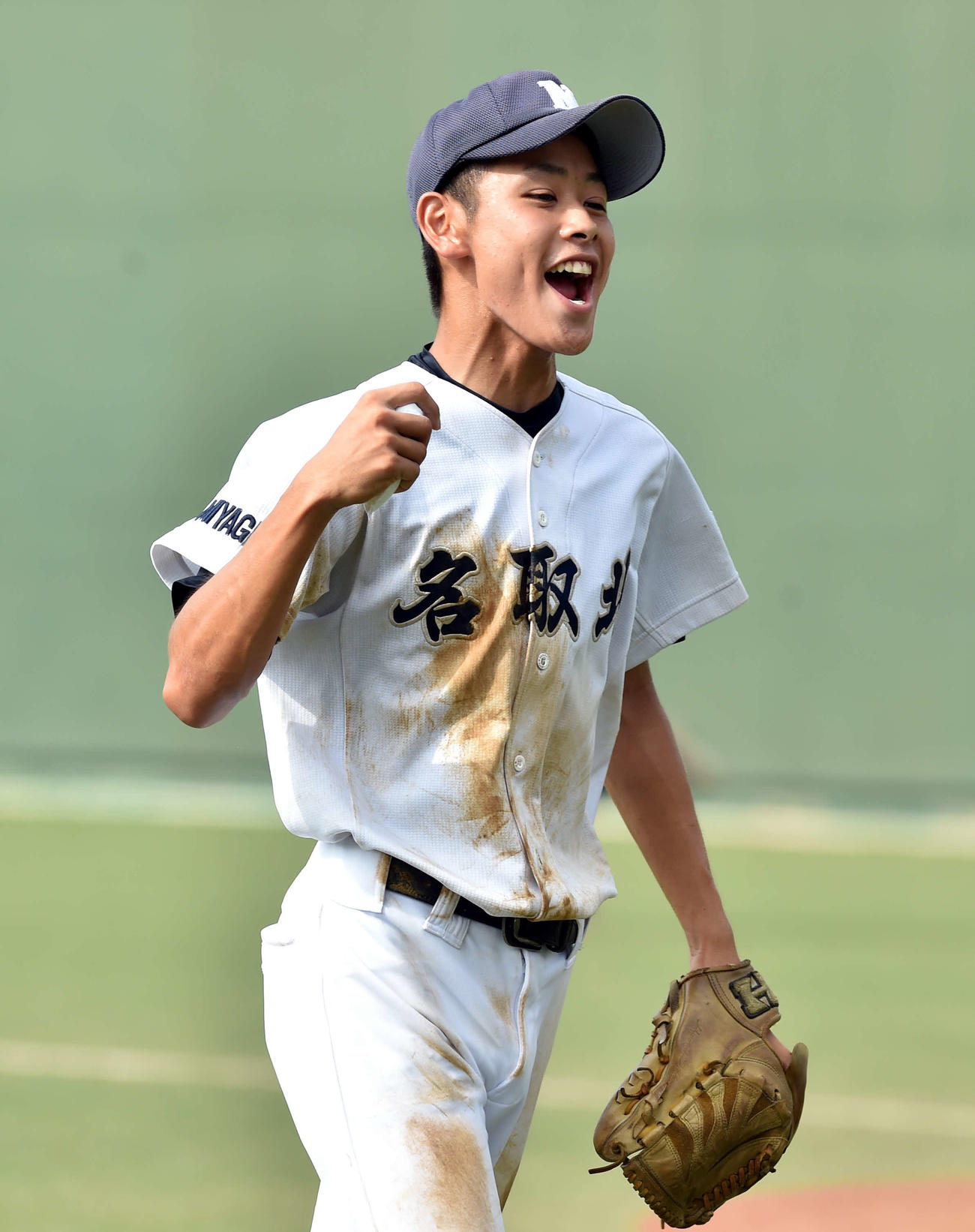 1回、三振で攻守交代とし、ベンチに引き揚げる名取北・鞠子（撮影・相沢孔志）
