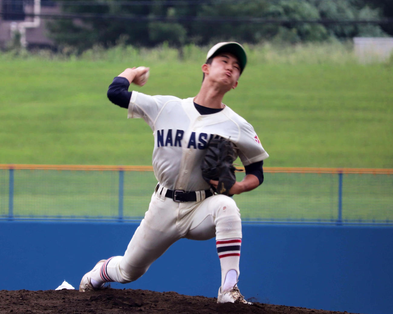 4回を投げ2安打無失点に抑えた習志野先発のエース蓮見（撮影・保坂淑子）