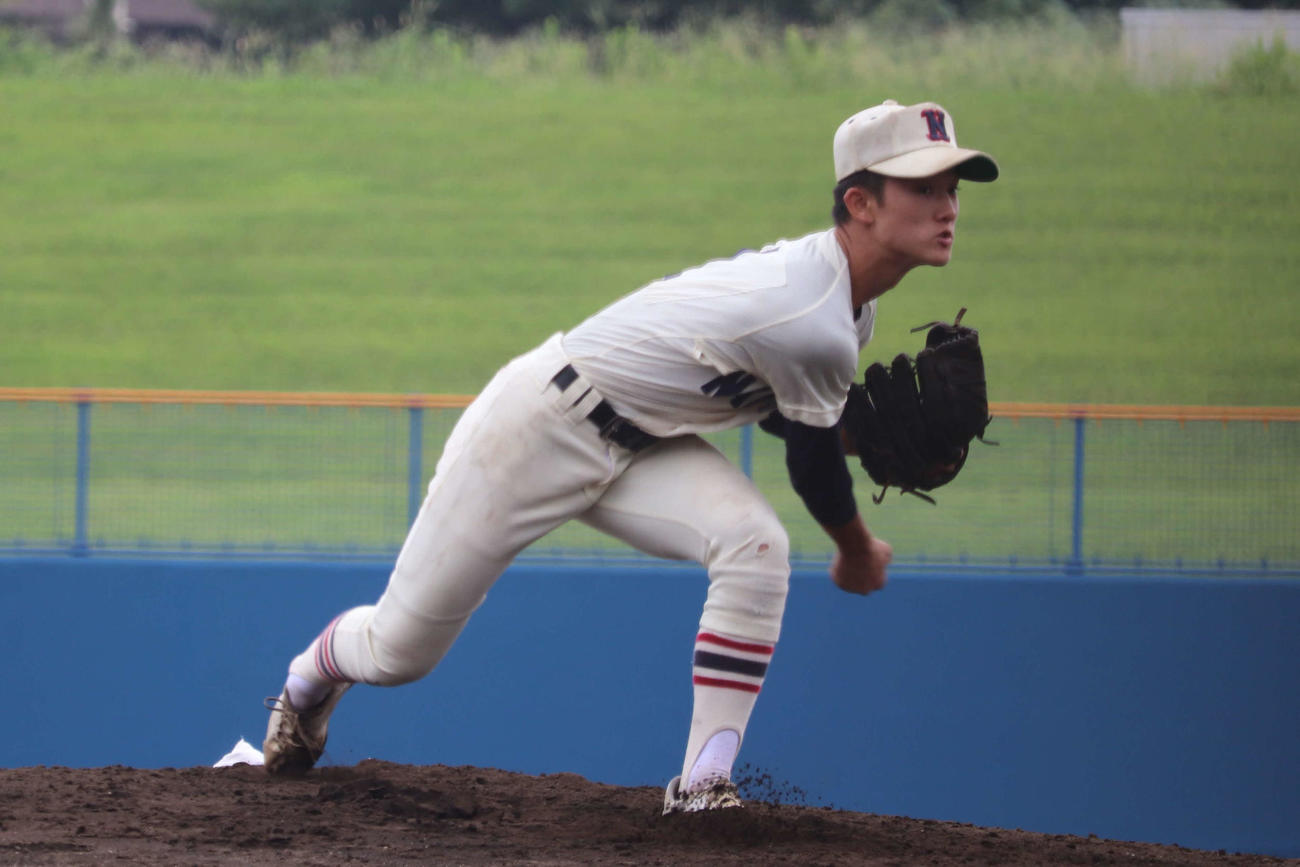 習志野対安房　4回2安打無失点に抑えた習志野・先発のエース・蓮見光汰郎（撮影・保坂淑子）