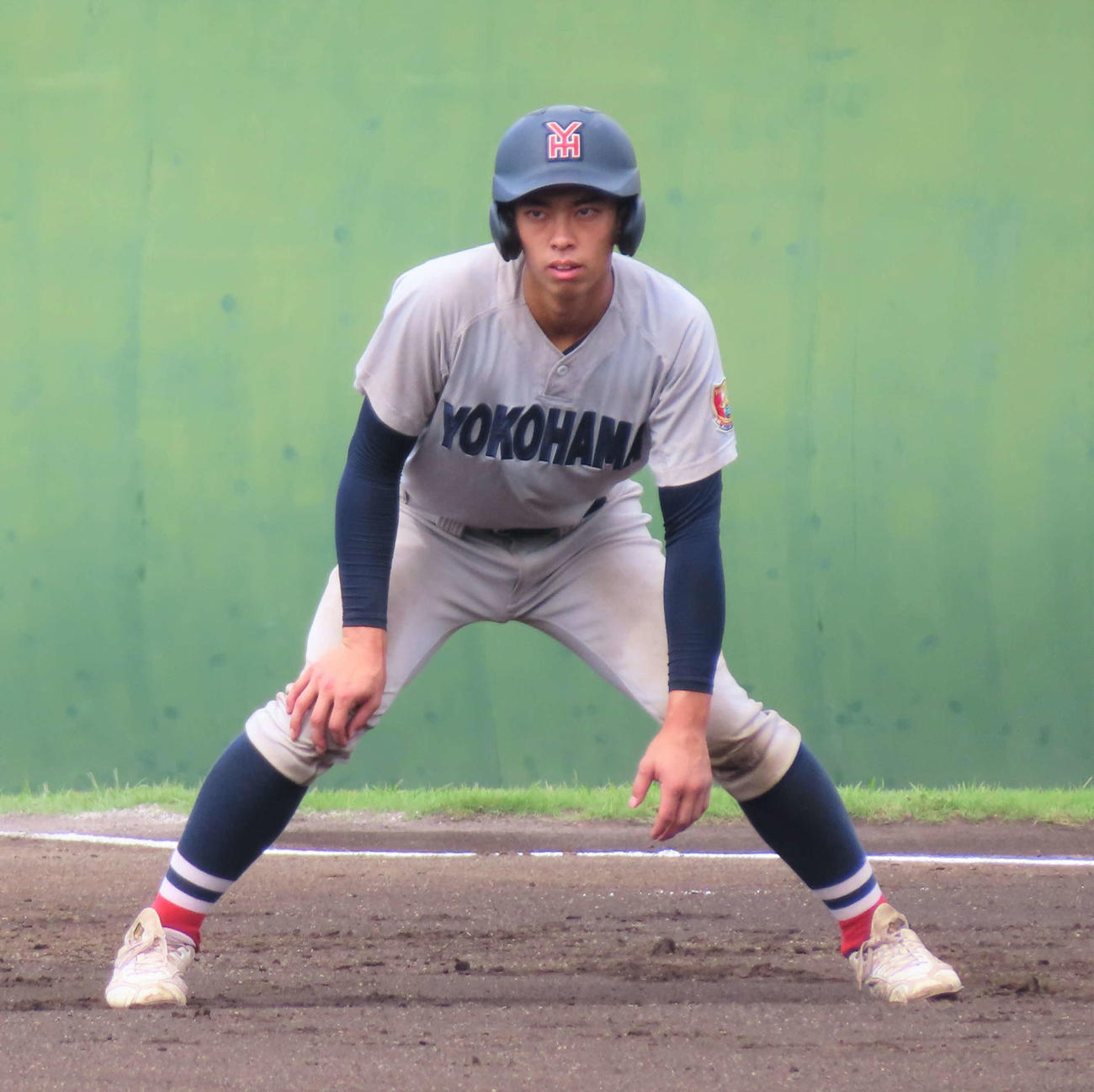 平塚学園対横浜　1回表に左中間への先制適時打を放った横浜の椎木（撮影・佐瀬百合子）