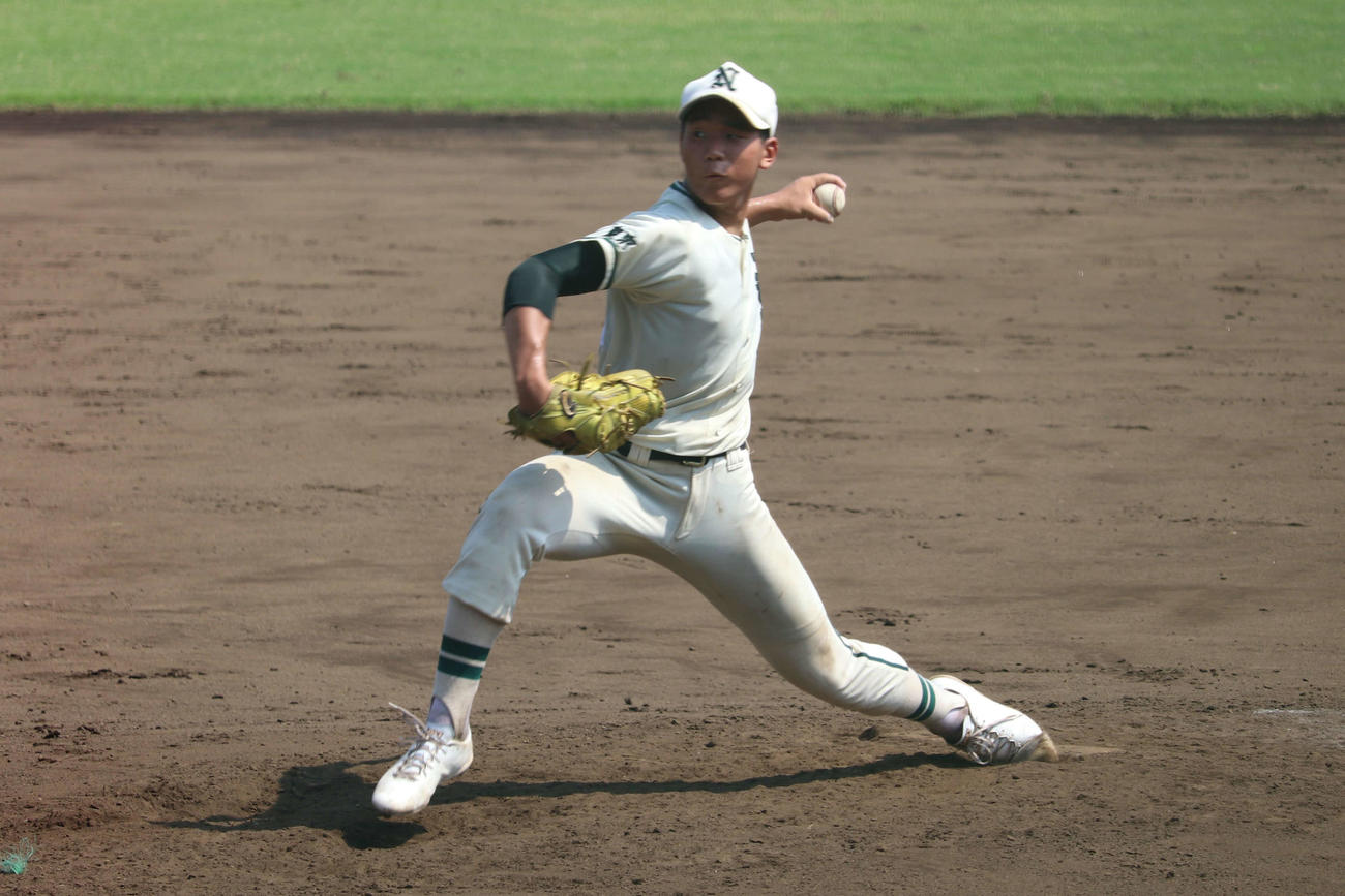 二松学舎大付－帝京　帝京打線を2安打に抑えた二松学舎大付、先発の祖父江（撮影・保坂淑子）
