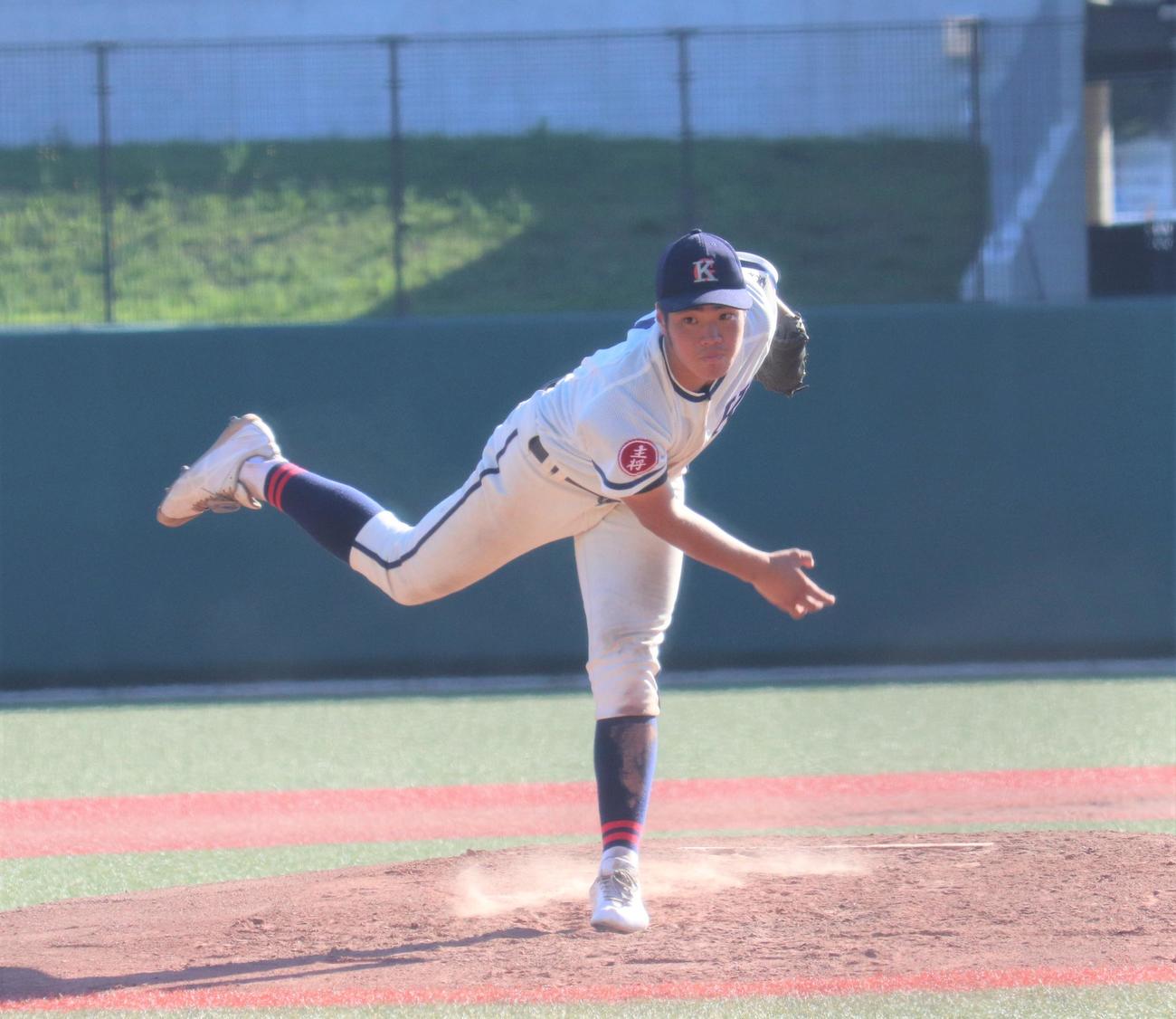 鎌倉学園対日大高　2番手で登板した鎌倉学園・面本（撮影・星夏穂）