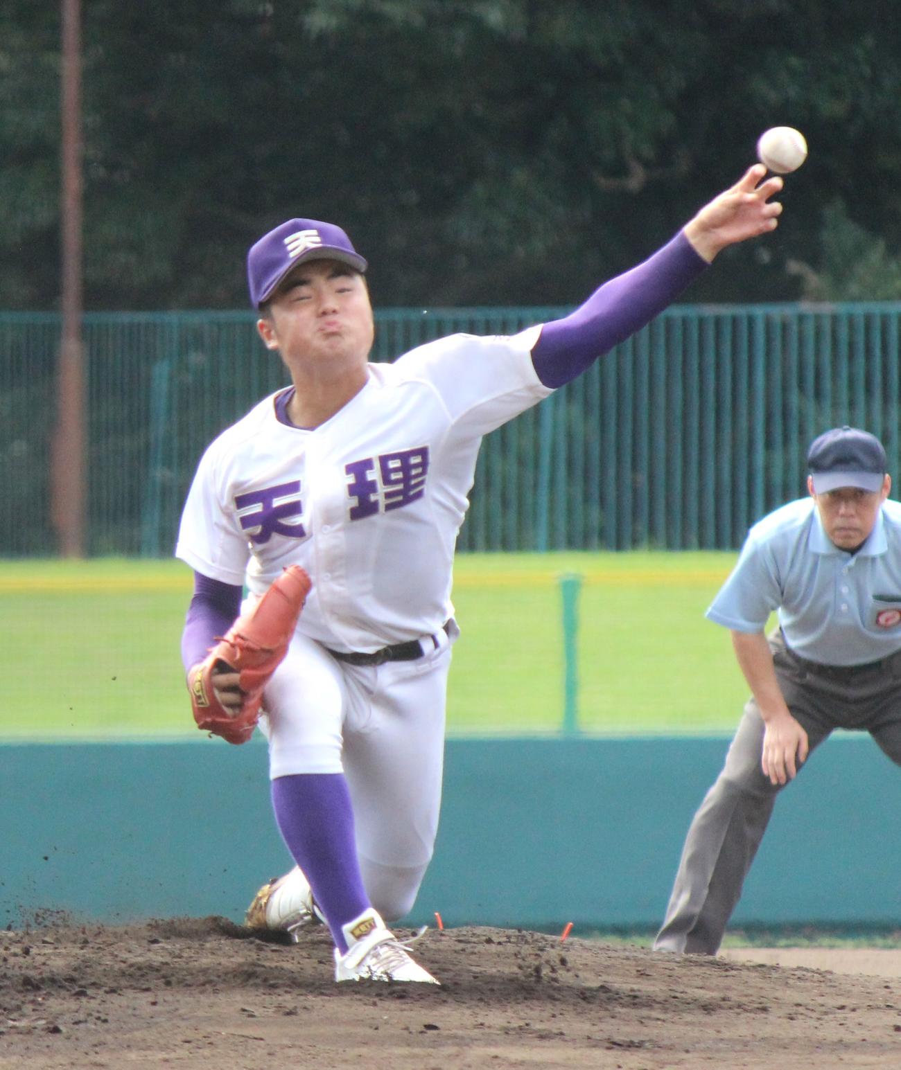 天理の先発・麻田（撮影・柏原誠）