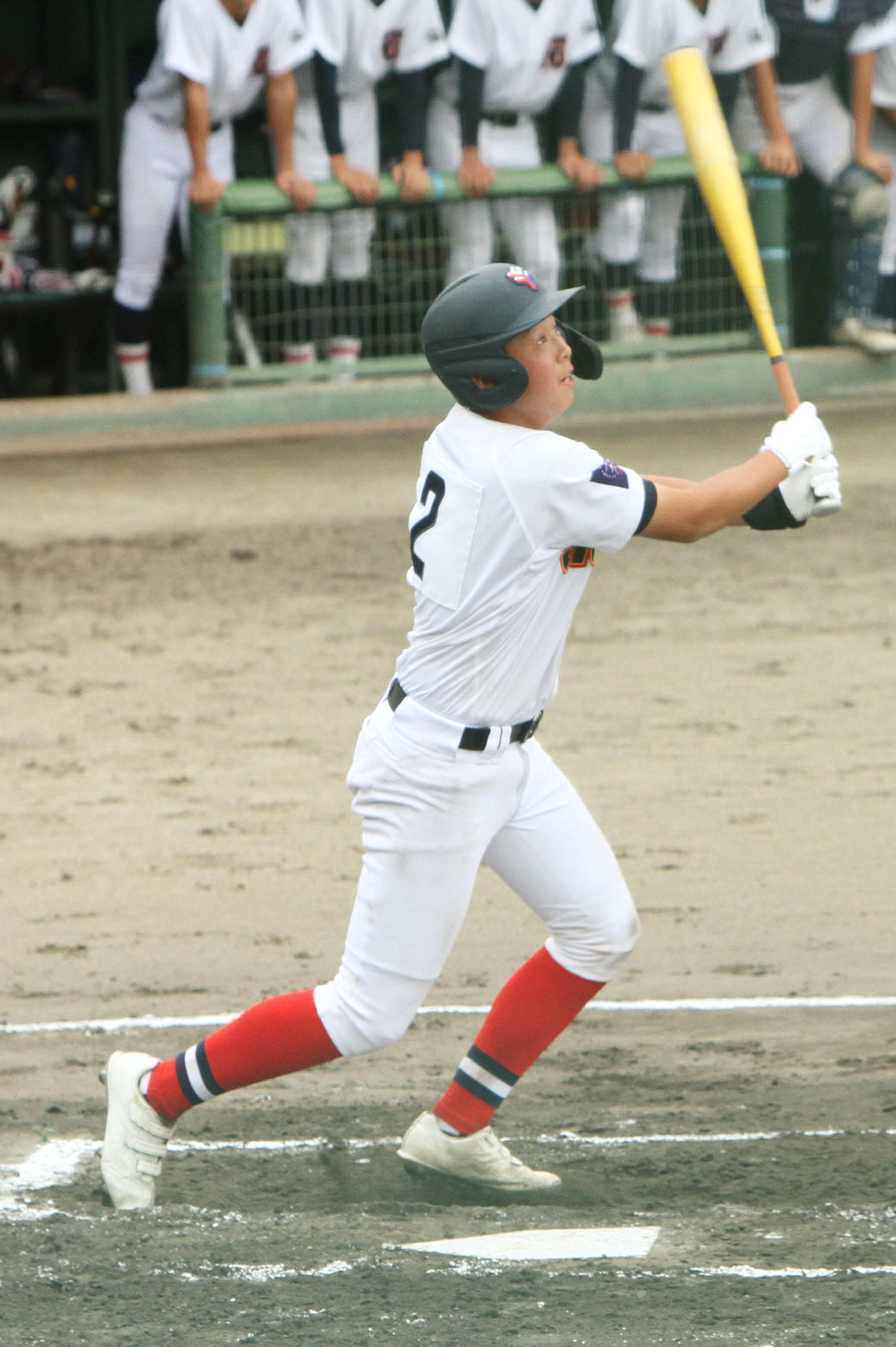 ふたば未来学園対福島商6回、1死二、三塁で勝ち越しの右犠打を放つふたば未来学園・氏家（撮影・木村有優）