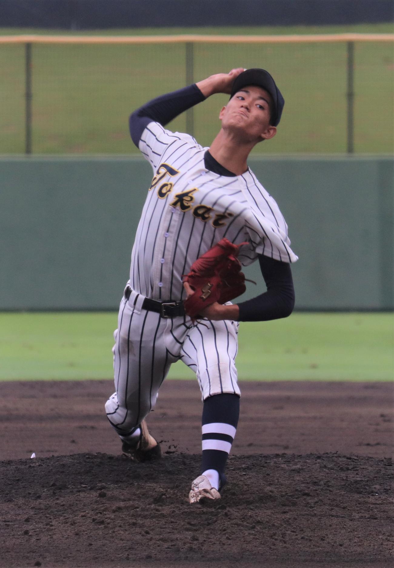 東海大相模対日大藤沢　先発し力投する東海大相模・福田（撮影・星夏穂）