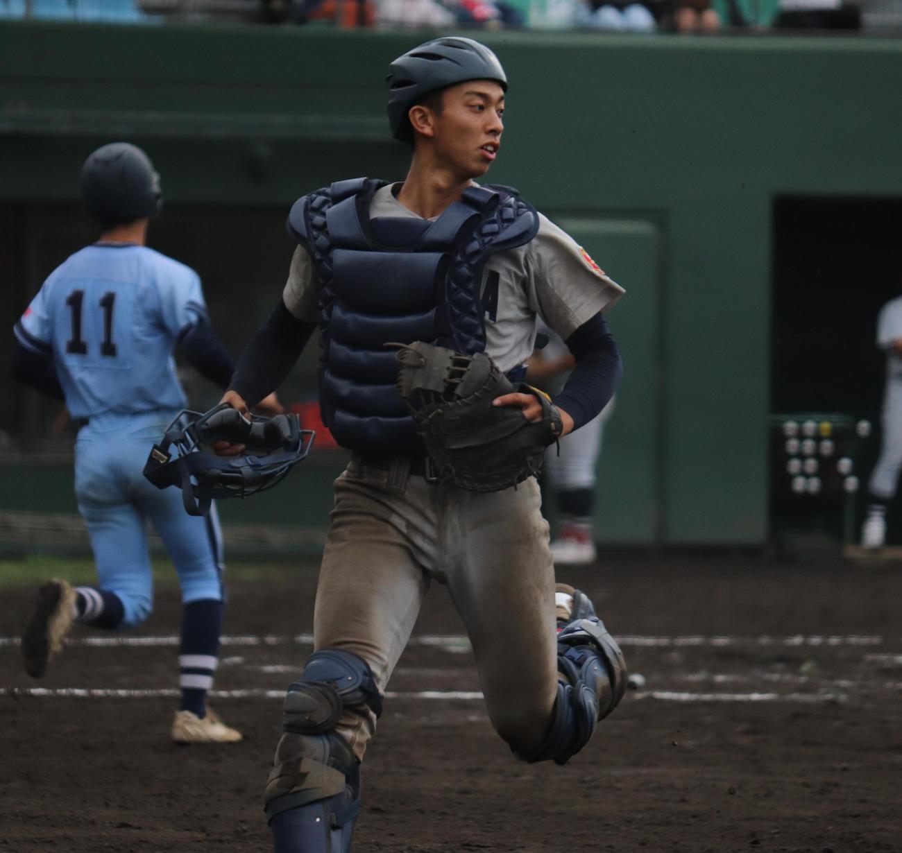 横浜商対横浜　攻守で活躍した横浜・椎木（撮影・星夏穂）