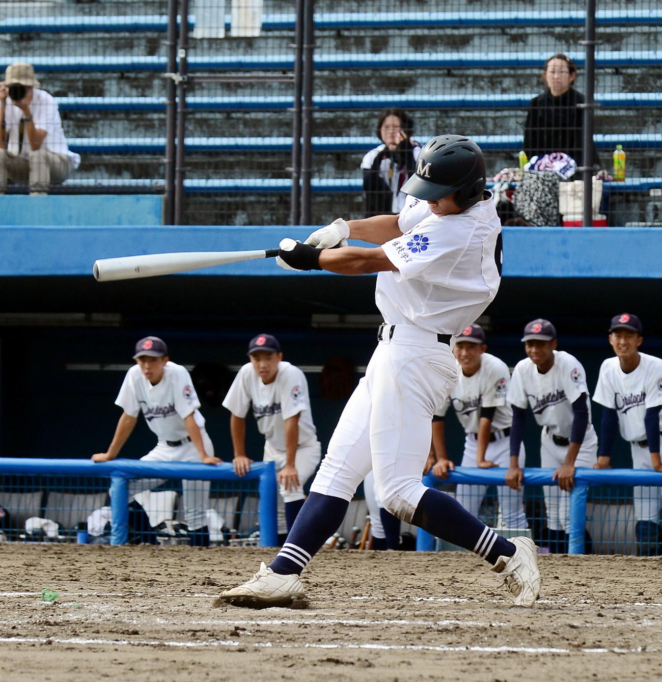 5回表藤枝明誠1死一、三塁、右前適時打を放つ一瀬