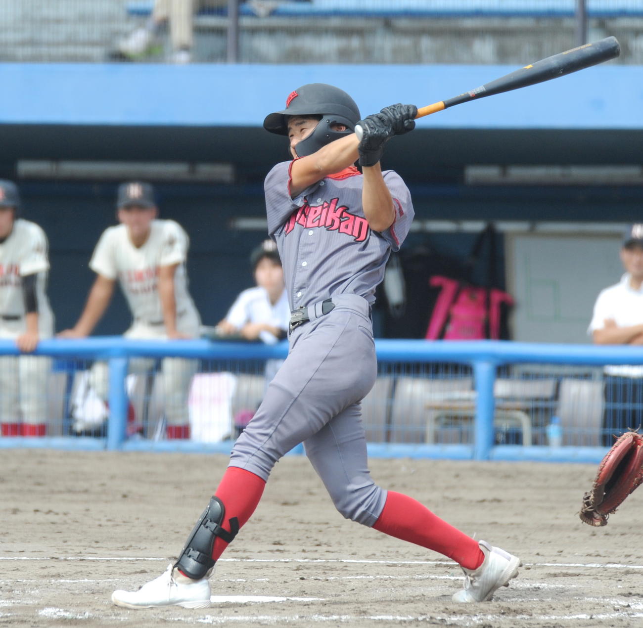 2回に2点適時二塁打を放つ浜松開誠館・長部