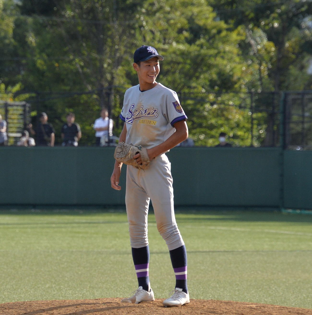 聖和学園対古川学園　延長11回裏、マウンド上で笑顔を見せる聖和学園・千葉（撮影・濱本神威）
