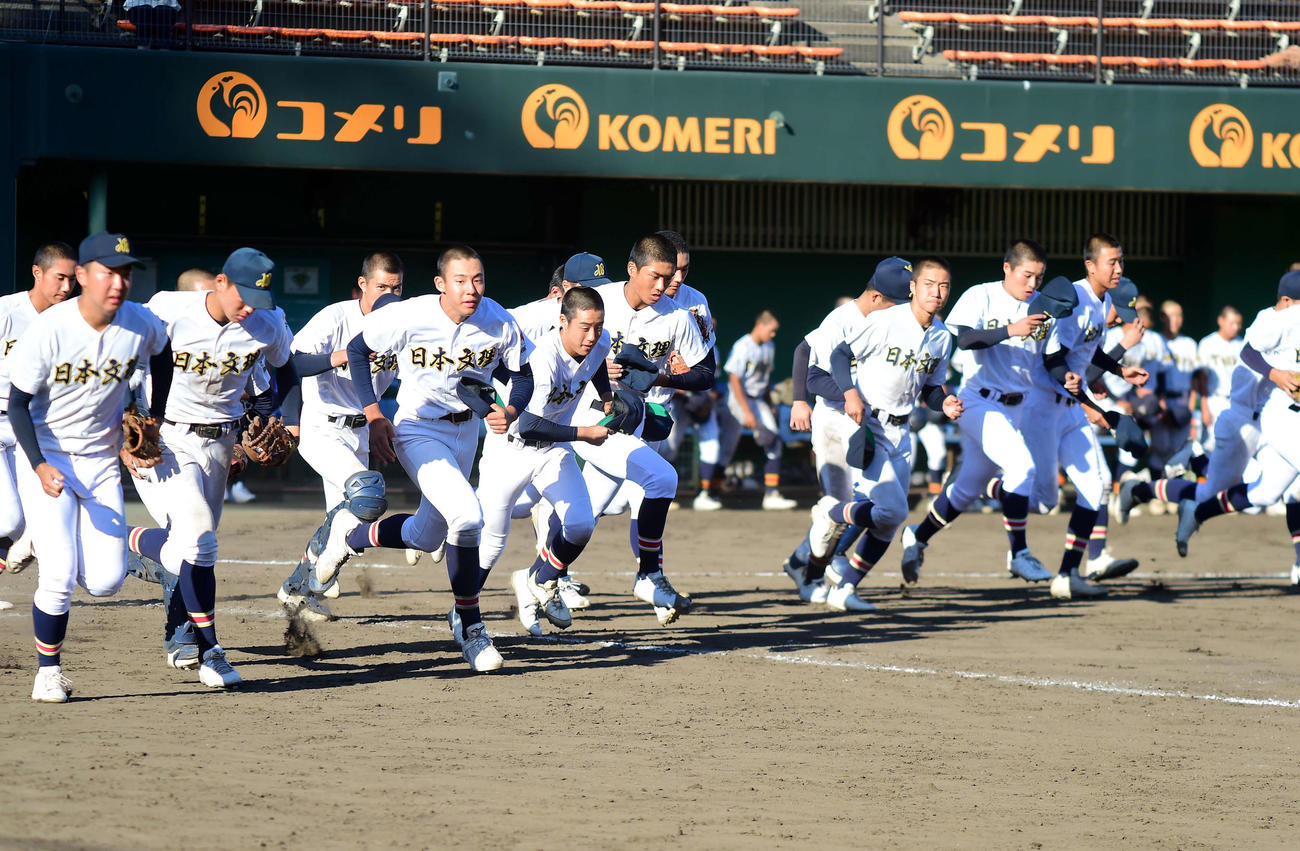 5年ぶり15度目の秋優勝の日本文理ナイン