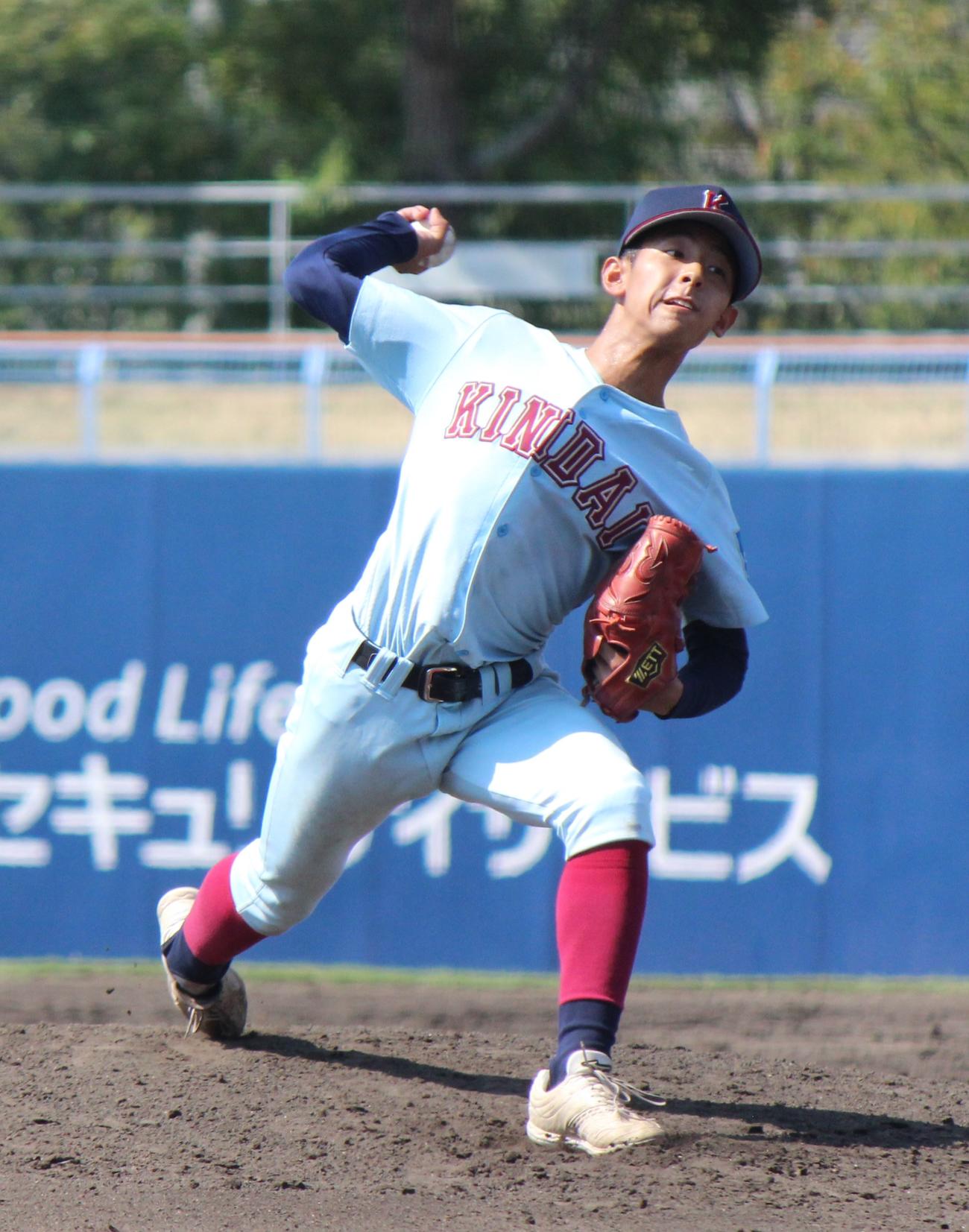 近大付の先発・宮崎（撮影・柏原誠）