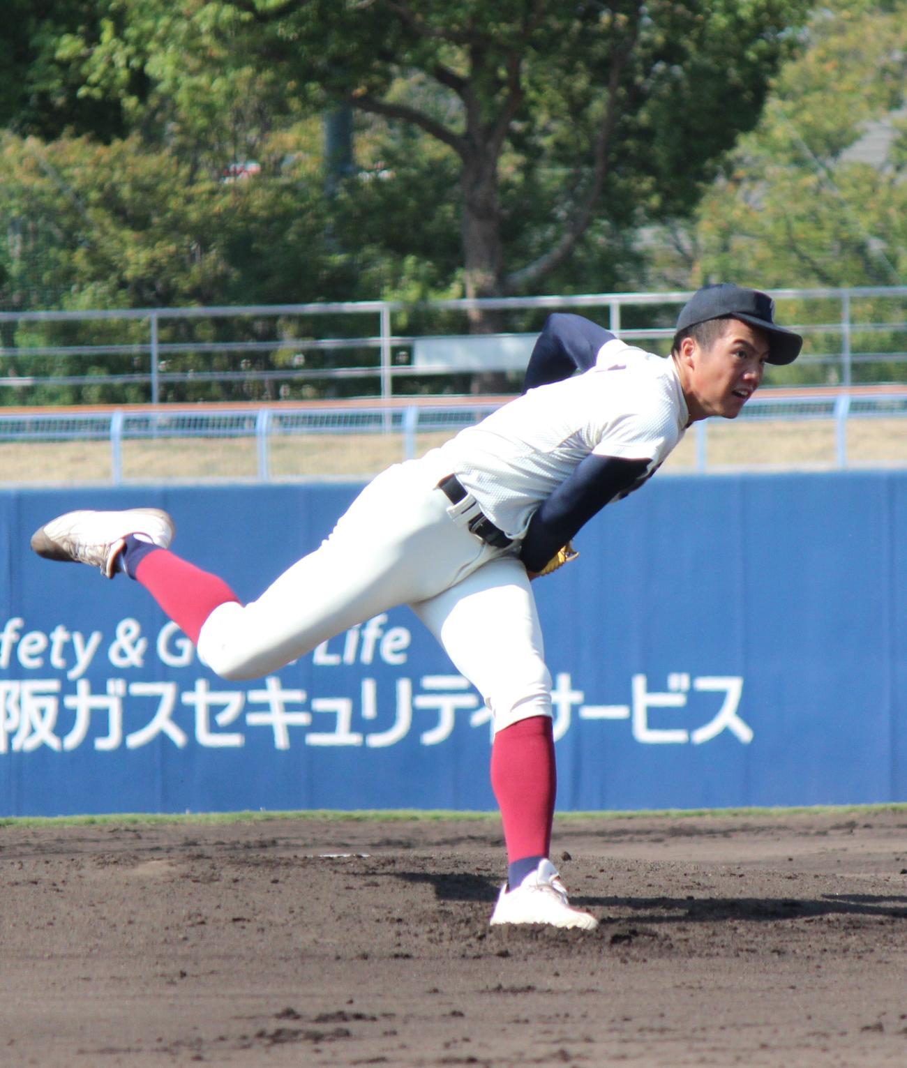 大阪桐蔭の先発・平嶋（撮影・柏原誠）