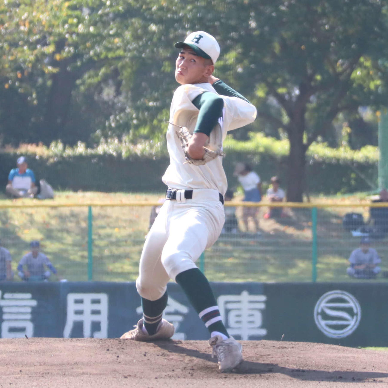報徳学園対神戸国際大付　神戸国際大付戦に先発した報徳学園・今朝丸（撮影・村松万里子）