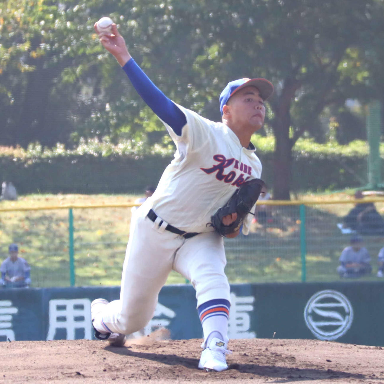 高校野球兵庫県大会　報徳学園対神戸国際大付　報徳学園戦に先発した神戸国際大付の津嘉山憲志郎投手（撮影・村松万里子）