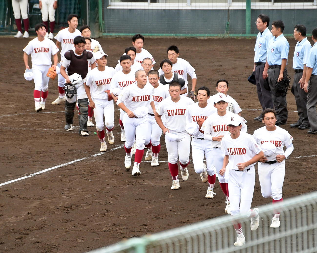 48年ぶりの決勝進出を決めた久慈ナイン