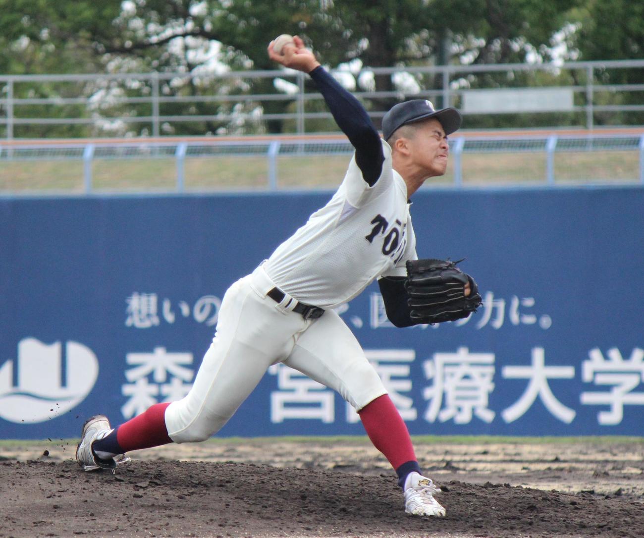 大阪桐蔭の2番手・中野（撮影・柏原誠）