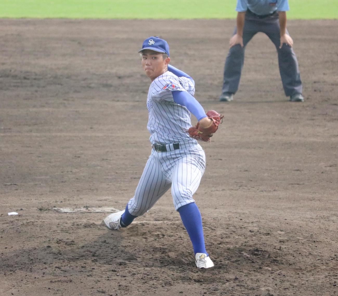 須磨翔風対長田　須磨翔風先発の槙野遥斗投手（2年）が力投する（撮影・林亮佑）＝2023年10月1日、ウインク