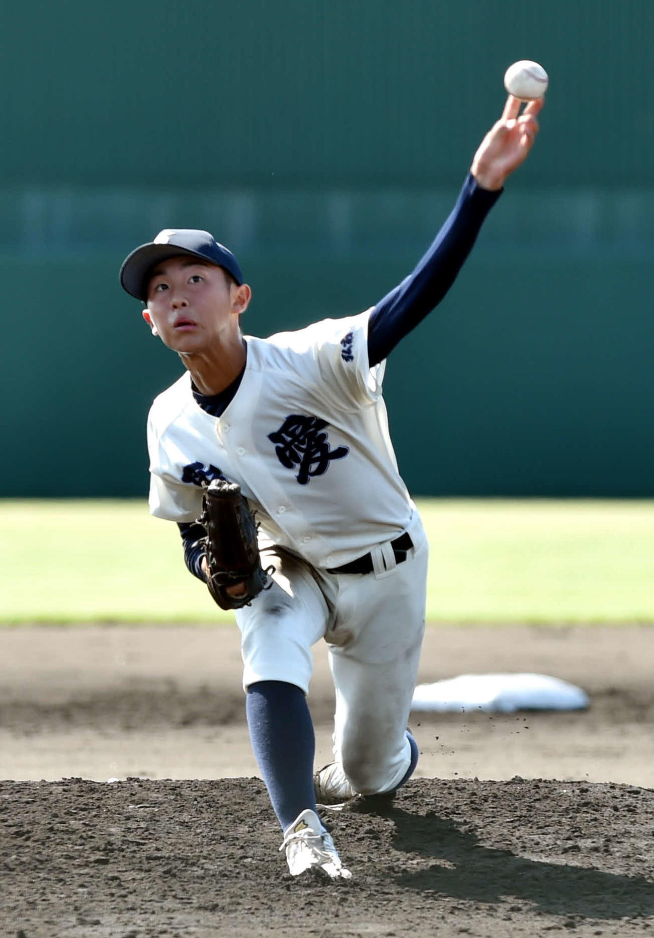 力投する弘前学院聖愛・芹川