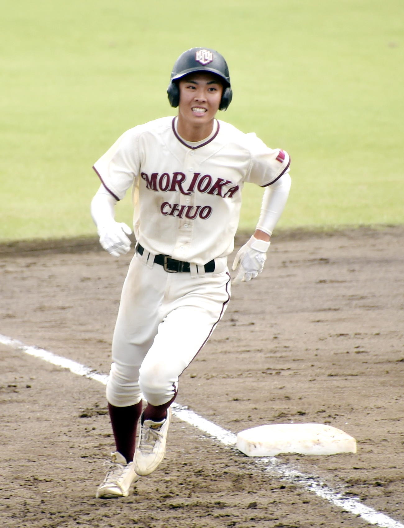 盛岡中央対水沢工　8回表盛岡中央無死、公式戦1号となるソロ本塁打を放った田代（撮影・山田愛斗）
