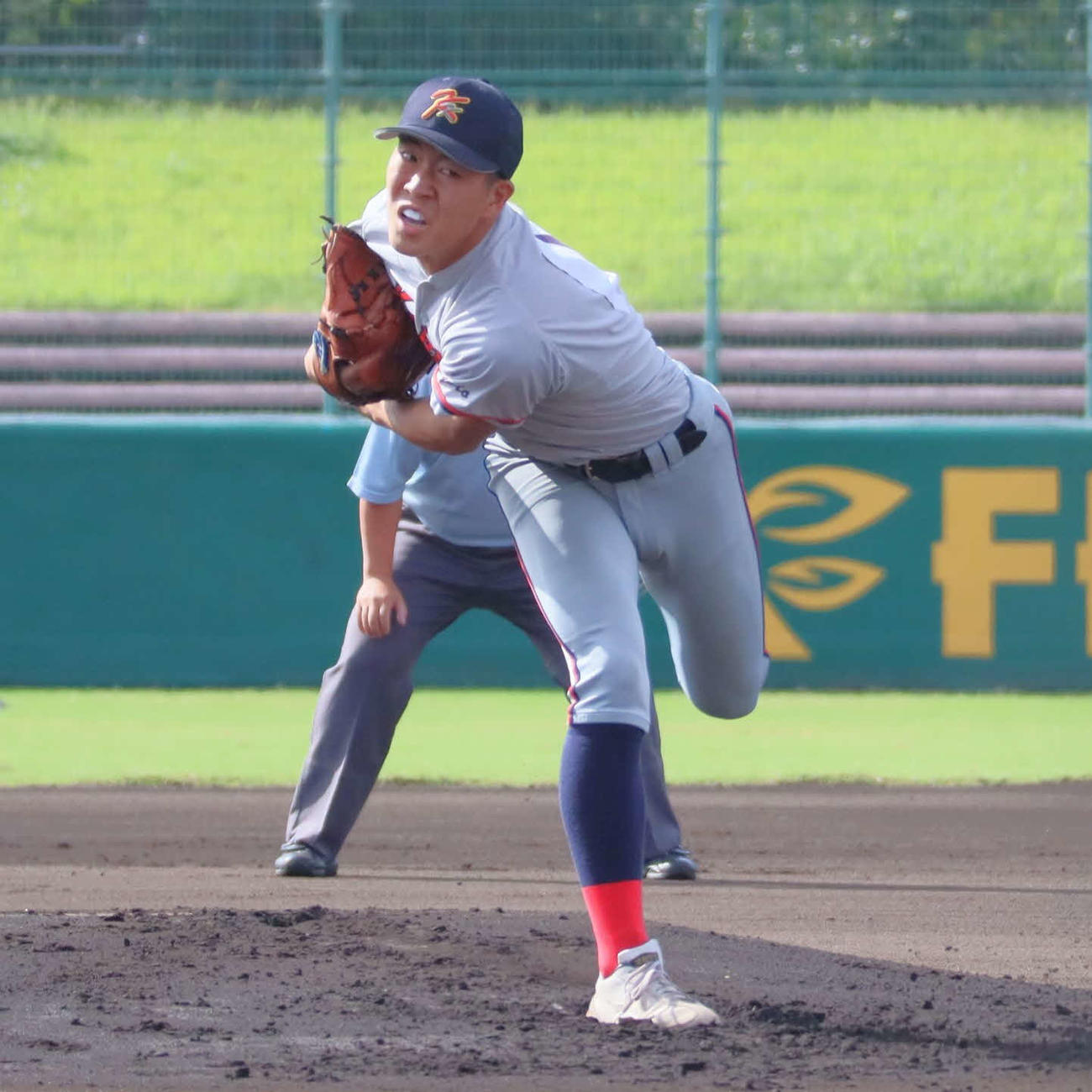 秋季京都府高校野球大会　京都国際対立命館宇治　立命館宇治戦に先発した京都国際の中崎琉生投手（撮影・村松万里子）