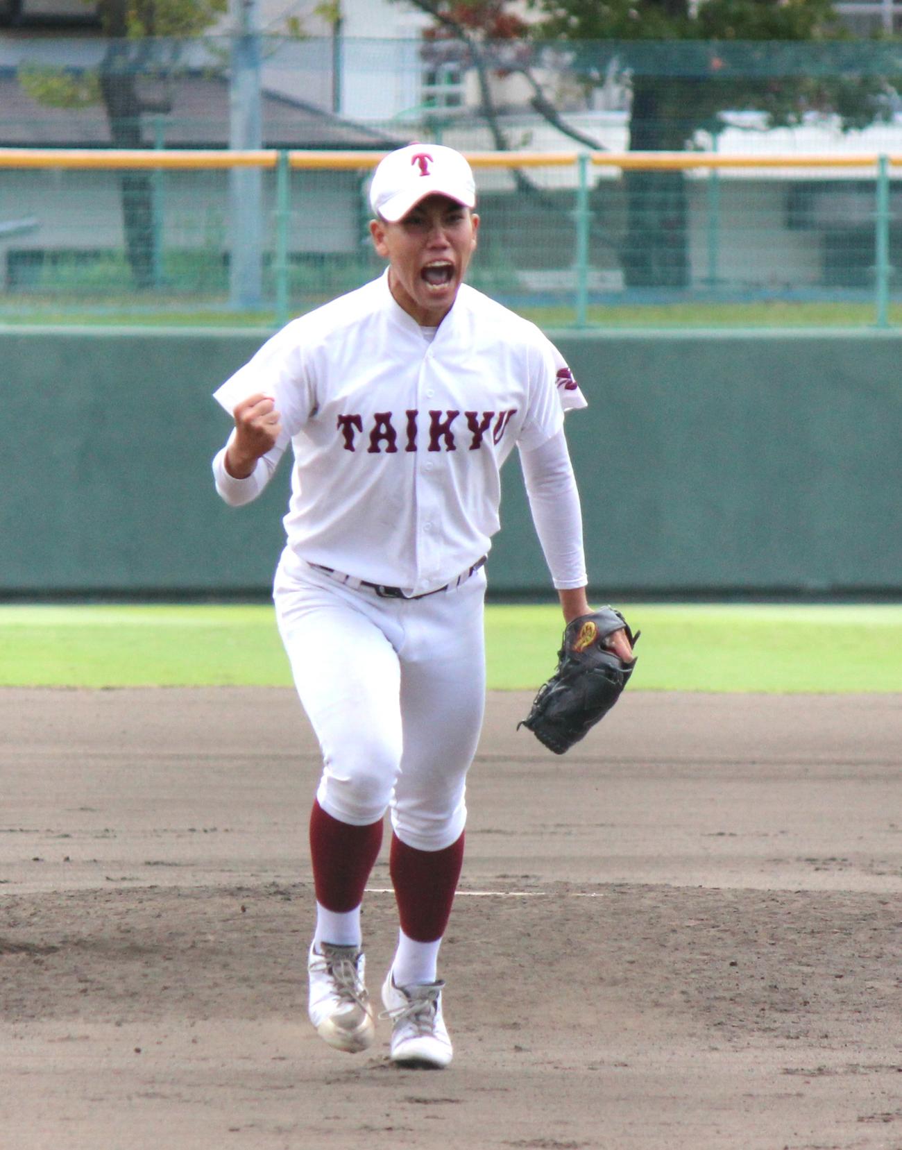 耐久対和歌山東　完封した耐久の冷水孝輔（撮影・柏原誠）