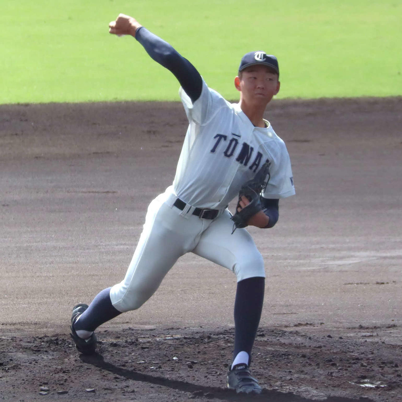 秋季京都府高校野球大会　塔南・開建対京都外大西　京都外大西戦に先発した塔南・開建の安原悠真投手（撮影・村松万里子）