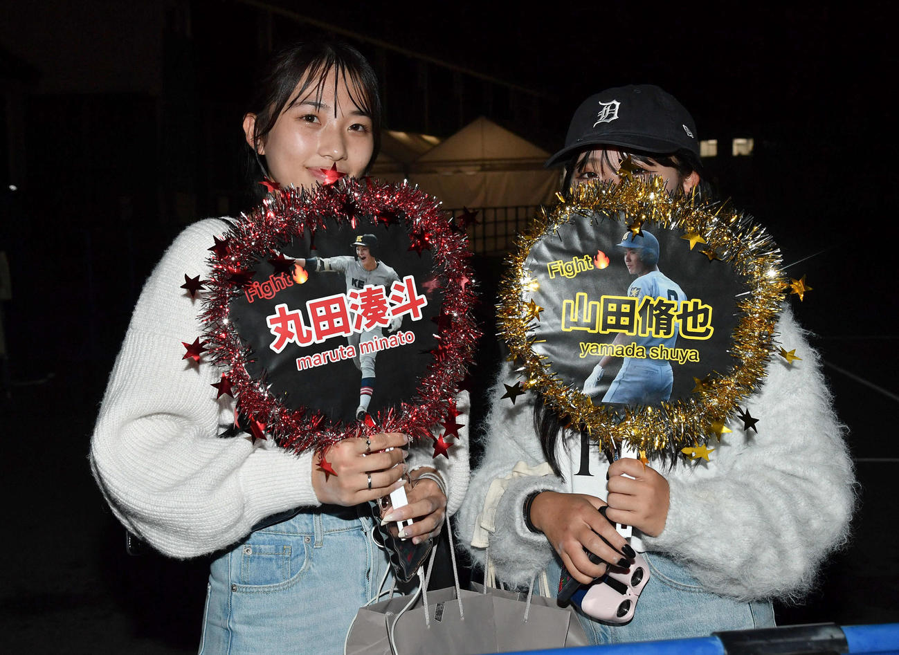 仙台育英対慶応　慶応丸田と仙台育英山田のファン（撮影・岩下翔太）