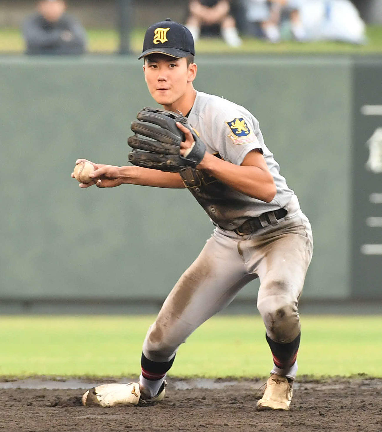 仙台育英対慶応　5回裏慶応無死、山本の遊ゴロを処理する山田（撮影・岩下翔太）
