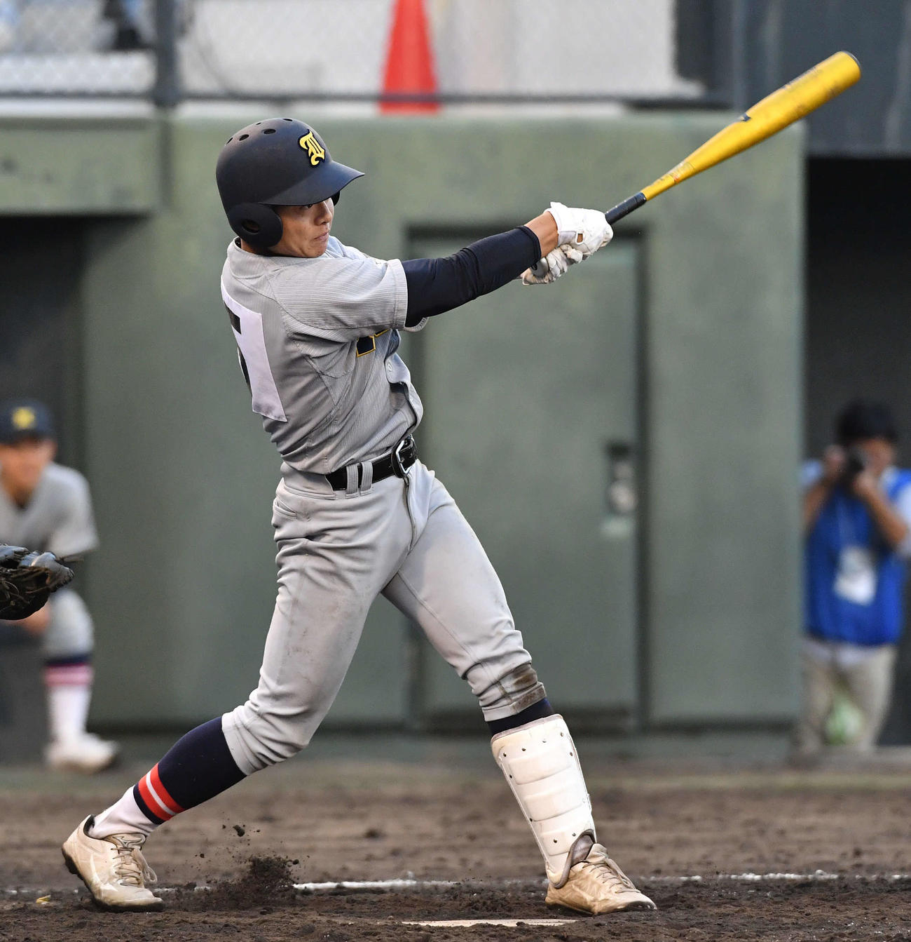 仙台育英対慶応　7回表仙台育英無死満塁、湯浅は走者一掃の適時右三塁打を放つ（撮影・岩下翔太）