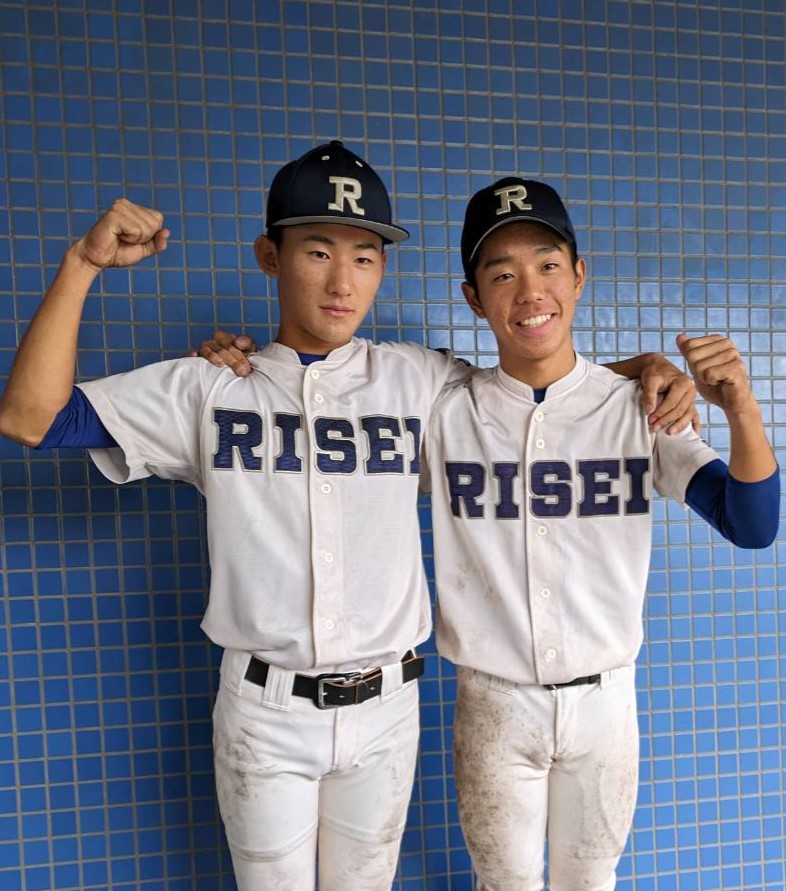 履正社対興国　コールド勝ちに貢献した履正社の矢野（右）と辻の1年生コンビ（撮影・柏原誠）