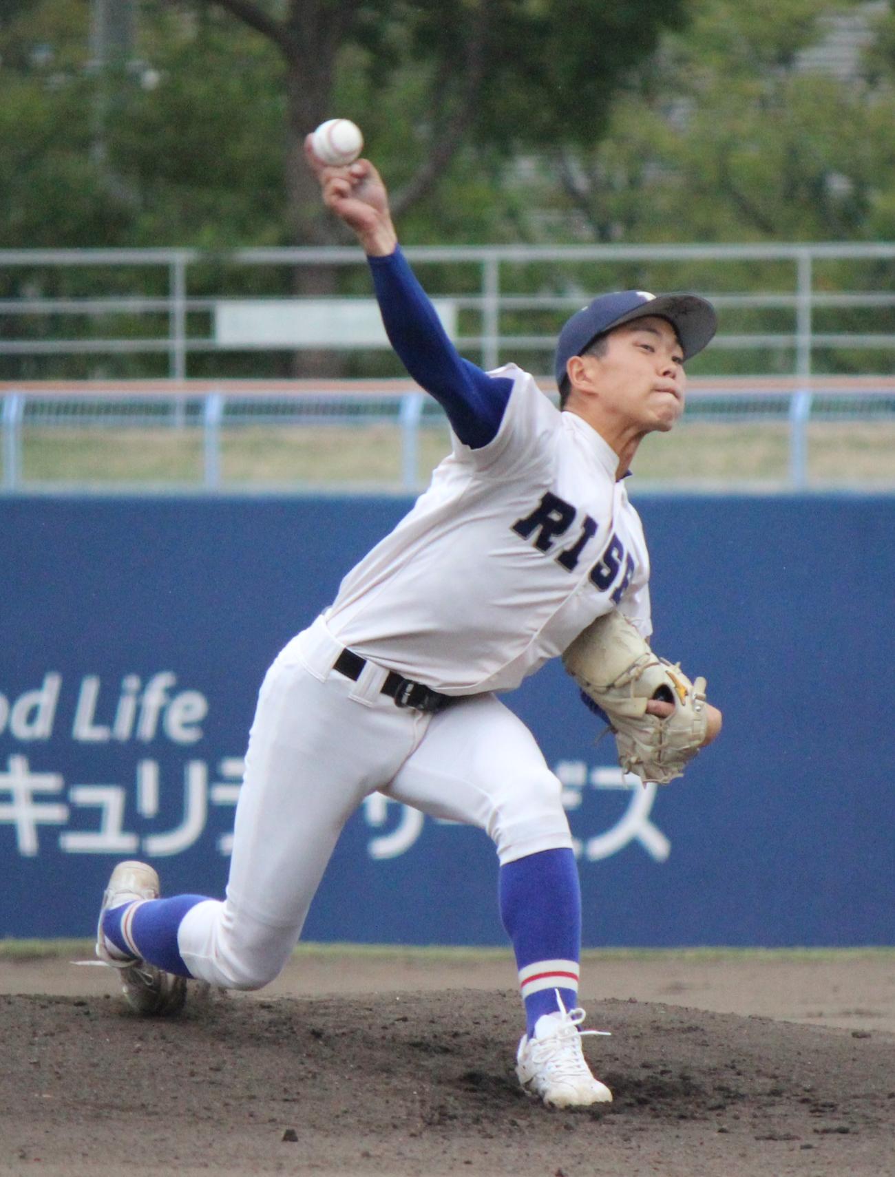 履正社の先発・高木（撮影・柏原誠）