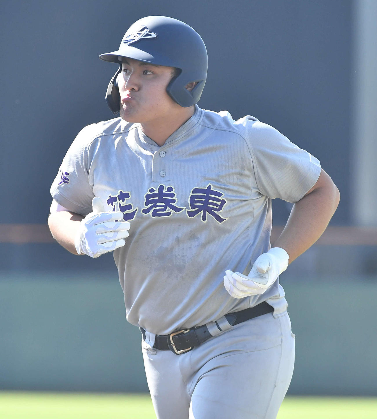 花巻東対履正社　1回表花巻東無死一塁、遊併殺に倒れた佐々木は悔しそうな表情を見せる（撮影・岩下翔太）
