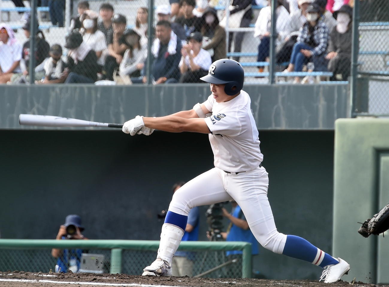土浦日大対履正社　2回裏履正社2死満塁、走者一掃の3点適時三塁打を放つ西（撮影・山田愛斗）