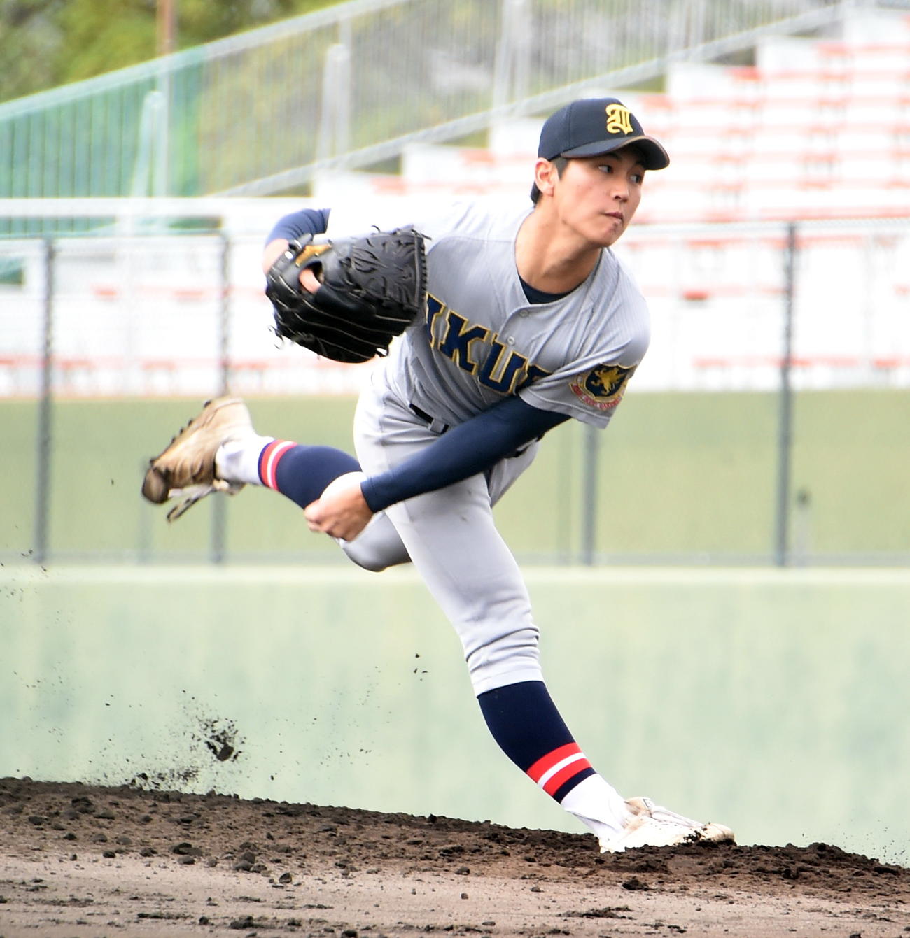 北海対仙台育英　2番手で力投する仙台育英・仁田（撮影・山田愛斗）