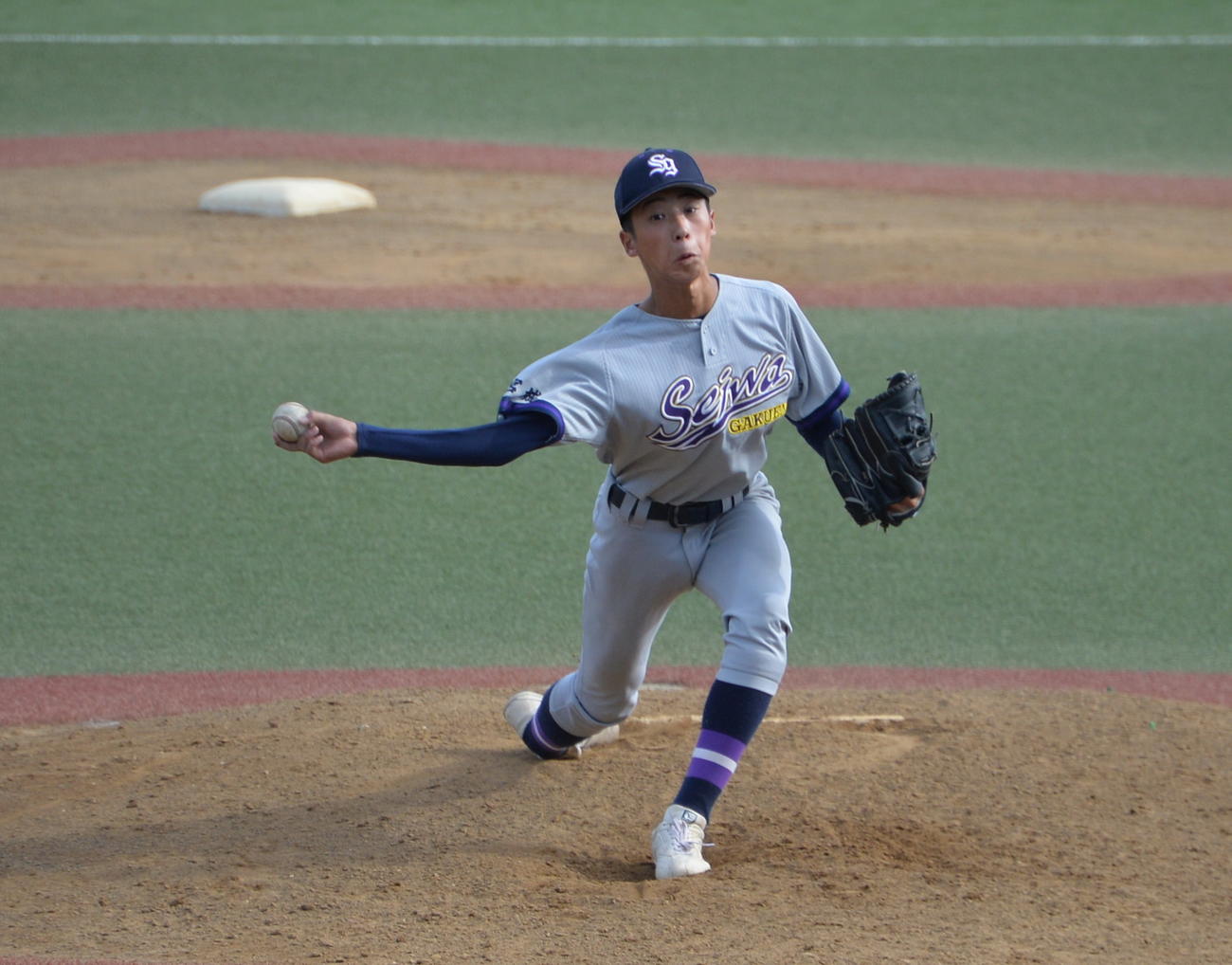 淡々とした冷静な投球で打者を打ち取るエース斎藤佑