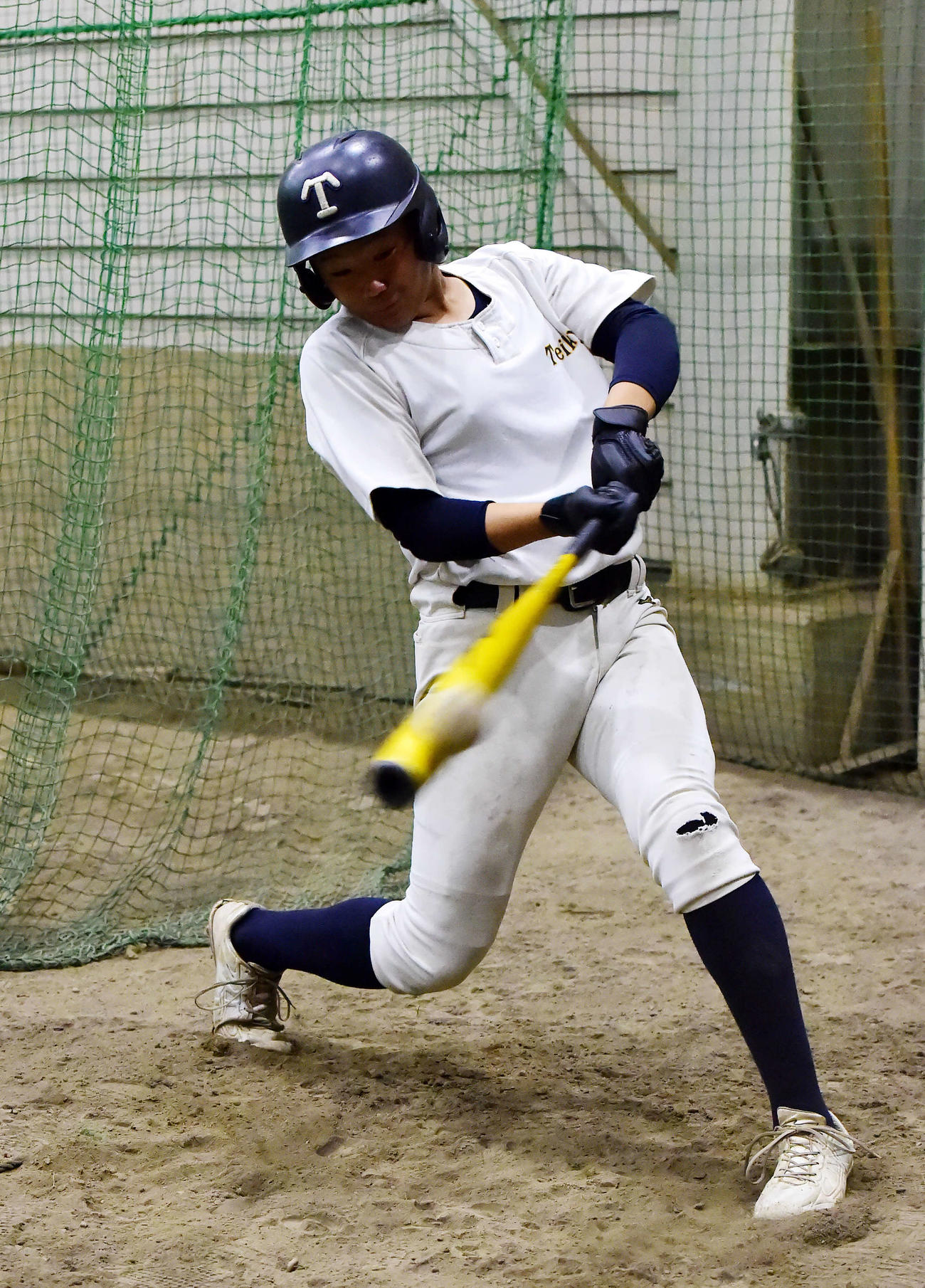 ティー打撃をする帝京長岡・大前