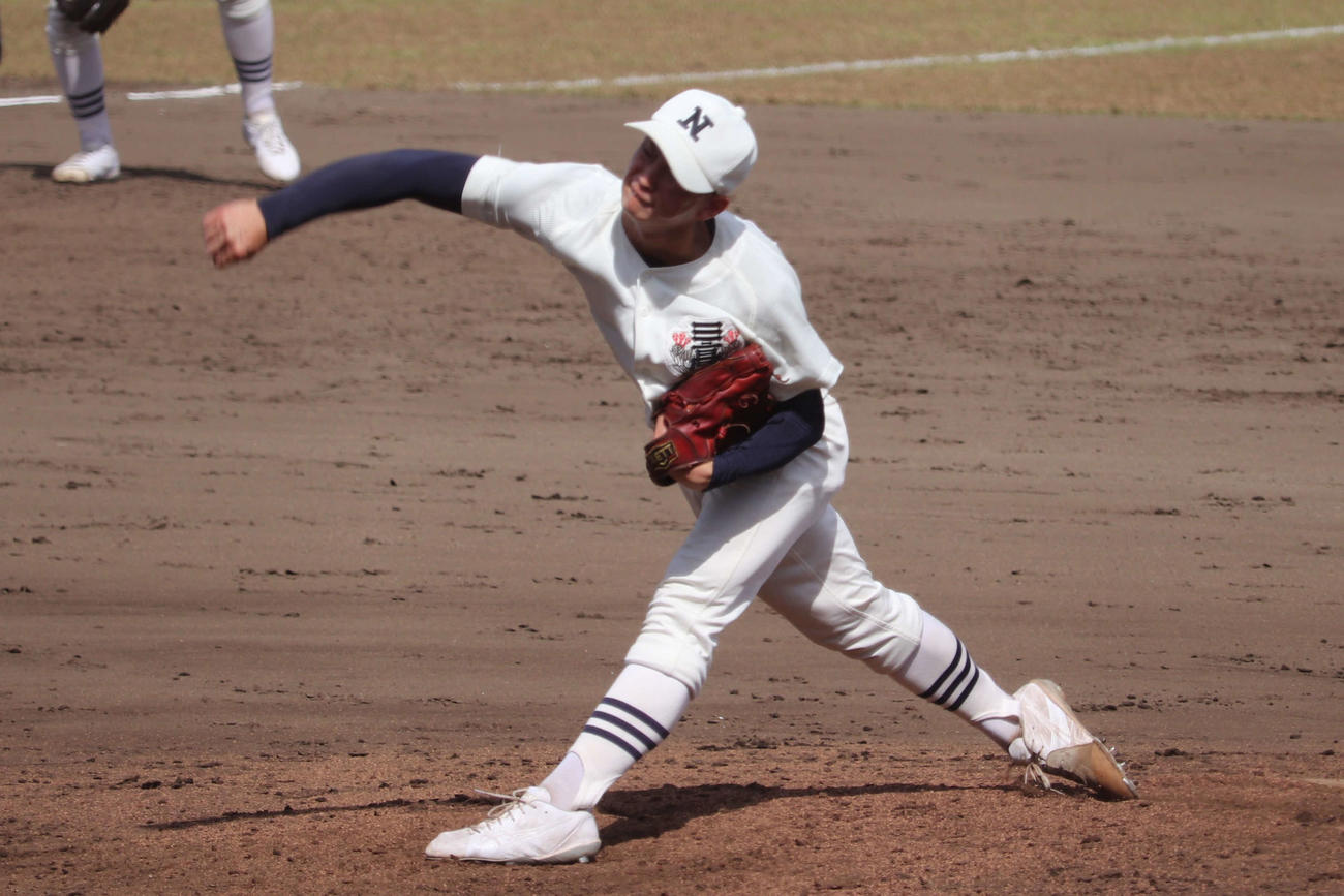 日大三ー二松学舎大付　5回2／3を投げ6安打6失点の、二松学舎大付、先発の祖父江（撮影・保坂淑子）
