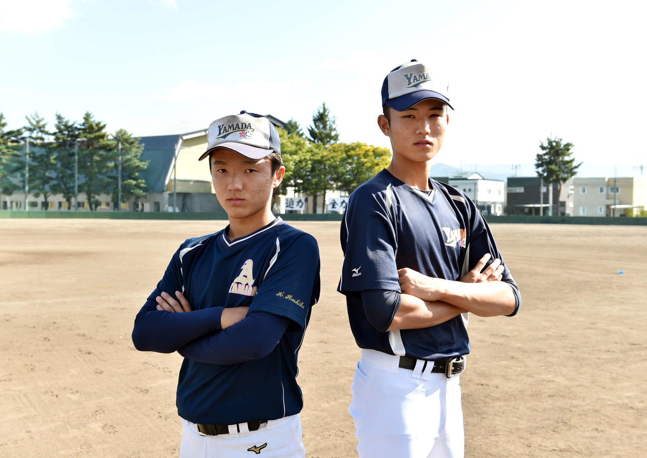 16年以来のセンバツ出場を目指す青森山田・橋場（左）と伊藤