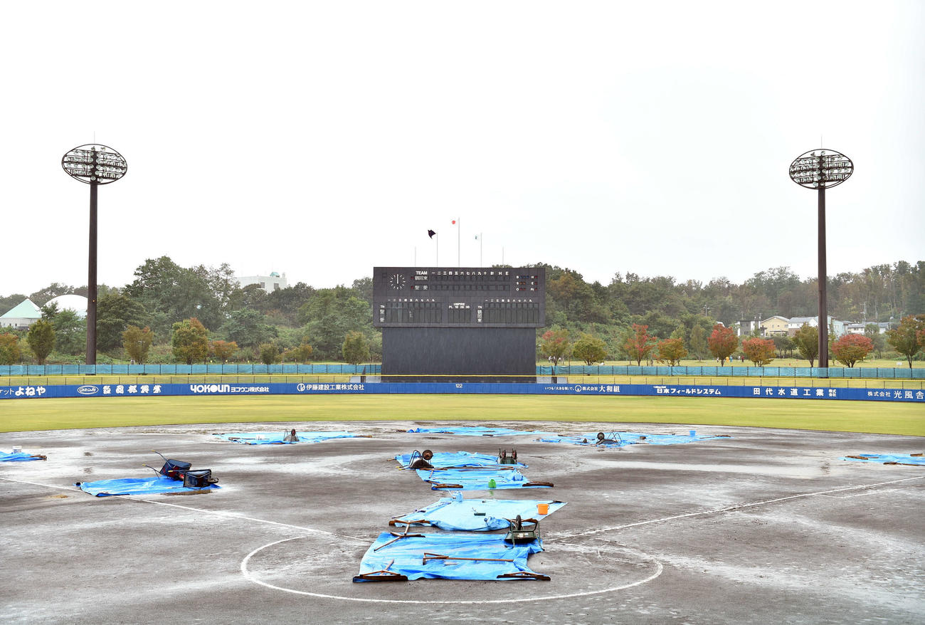 悪天候のため、予定されていた試合が中止となったグリーンスタジアムよこて（撮影・相沢孔志）