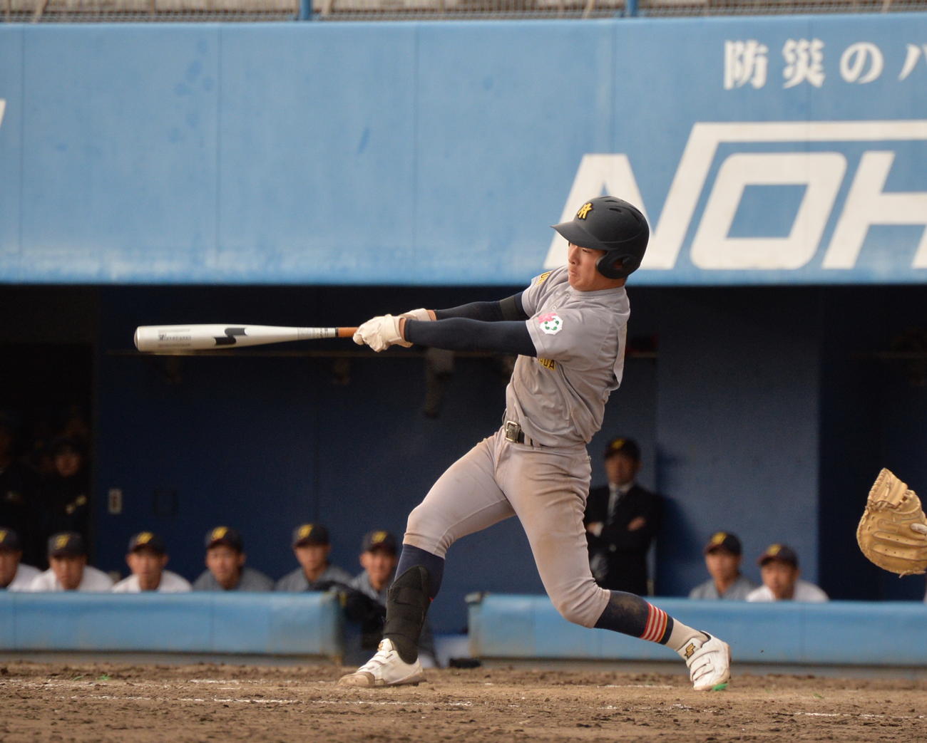 羽黒対青森山田　8－8の同点で迎えた延長13回裏1死三塁、サヨナラの中犠飛を放つ青森山田・菊池伊（撮影・濱本神威）