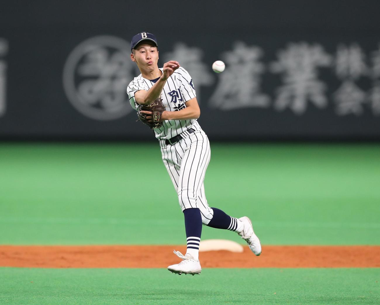 公式練習でノックを受ける別海ナイン（撮影・黒川智章）