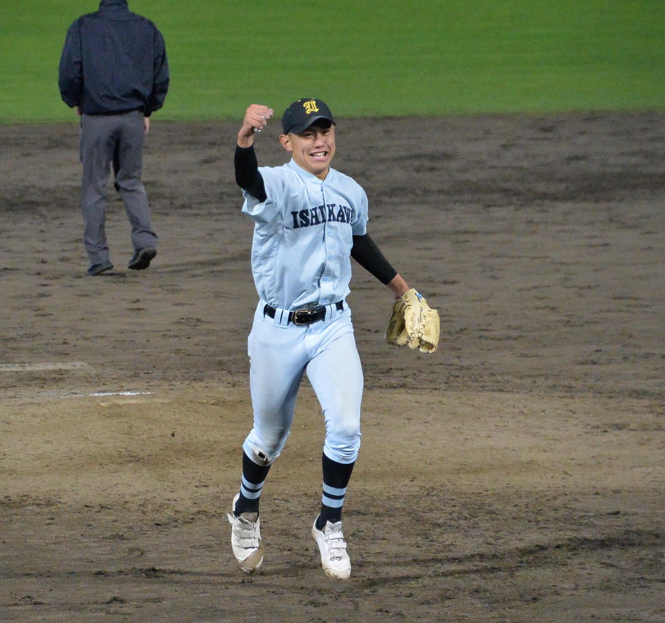 学法石川対聖和学園　最後の打者を中飛に打ち取り、ガッツポーズする学法石川・大栄（撮影・濱本神威）