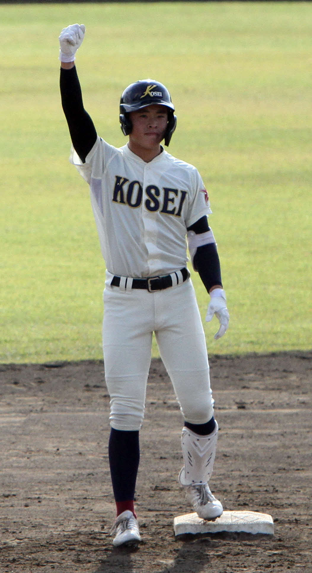 秋田修英対一関学院　7回表八戸学院光星無死一塁で左適時二塁打を放ち、ガッツポーズを見せる山本（撮影・木村有優）