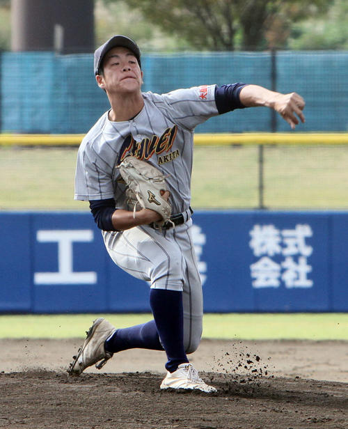 秋田修英対一関学院　力投する秋田修英・渡辺（撮影・木村有優）